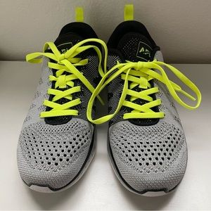 APL Women’s tennis shoe